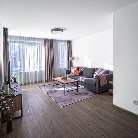 Grunt Apartment *
